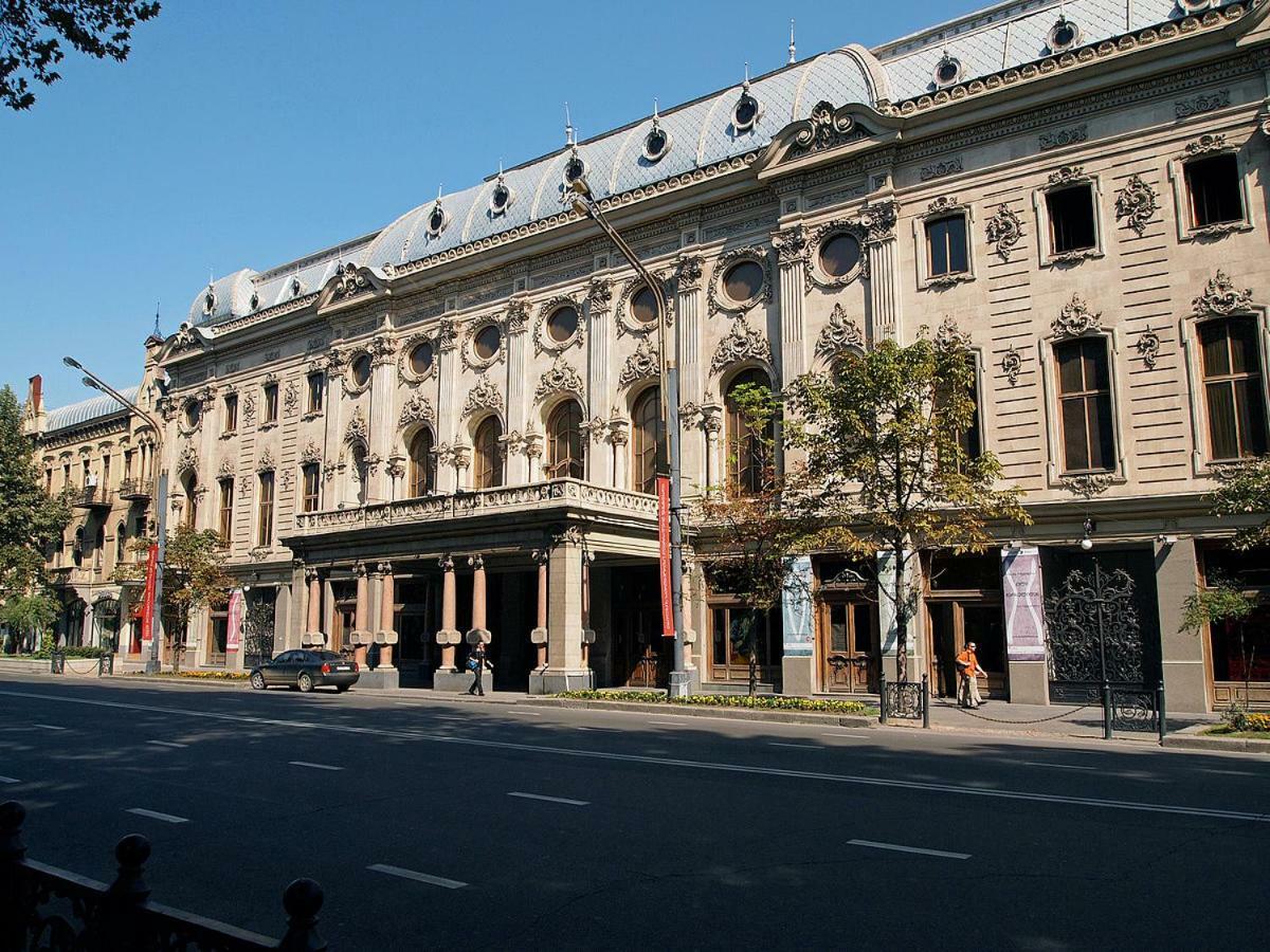 Parliament On Rustaveli Studio Tbilisi Exteriör bild